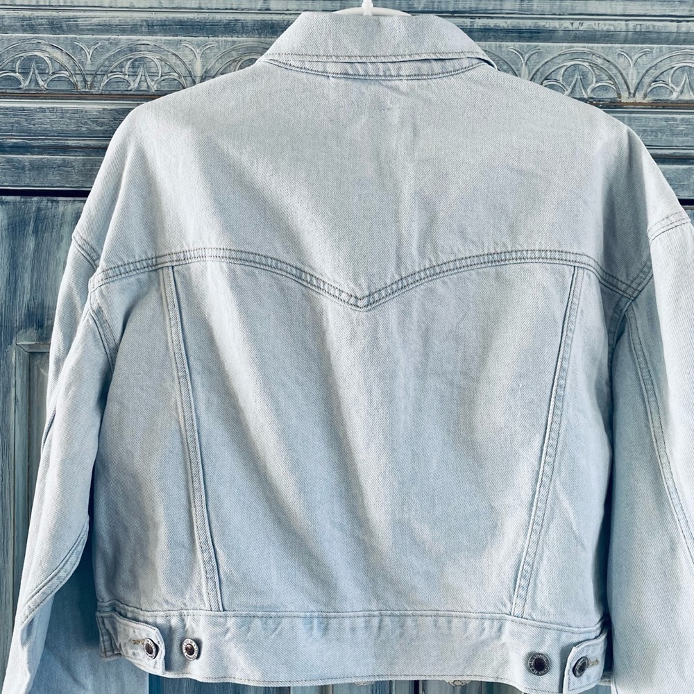WOMEN'S Levi's® Silvertab™ Cropped Trucker Jean Jacket - Picture 6 of 15